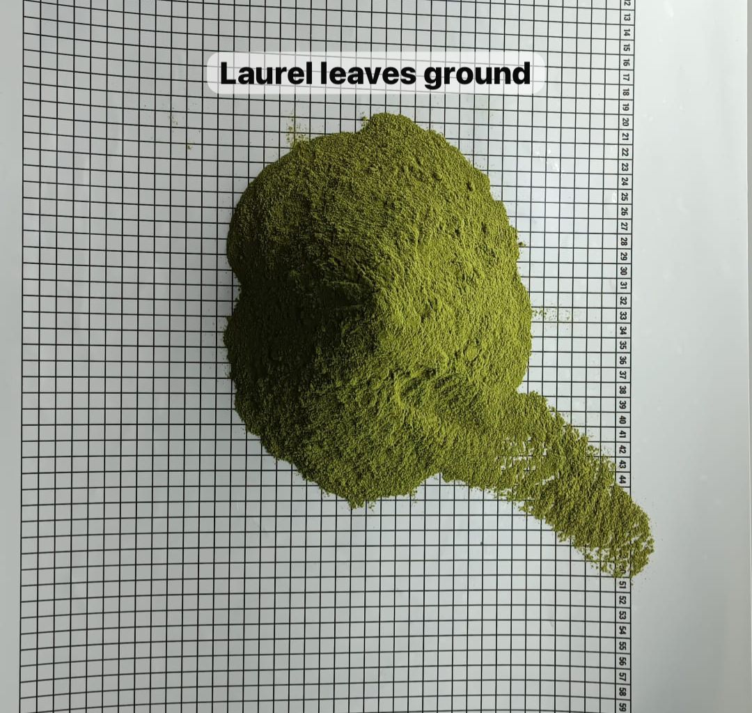 Ground bay leaves
